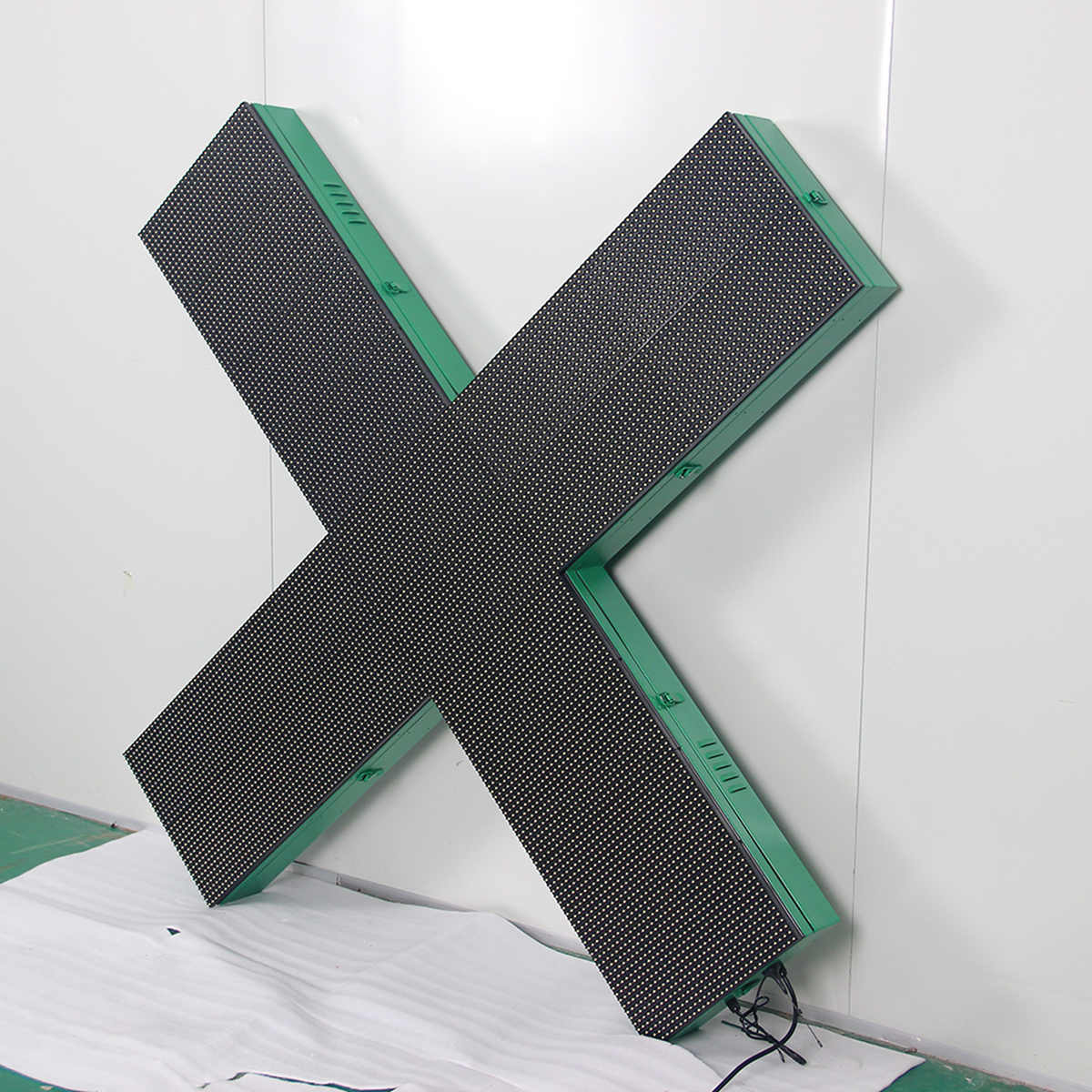 cross led screen
