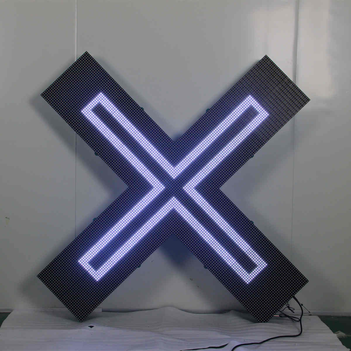 cross led screen