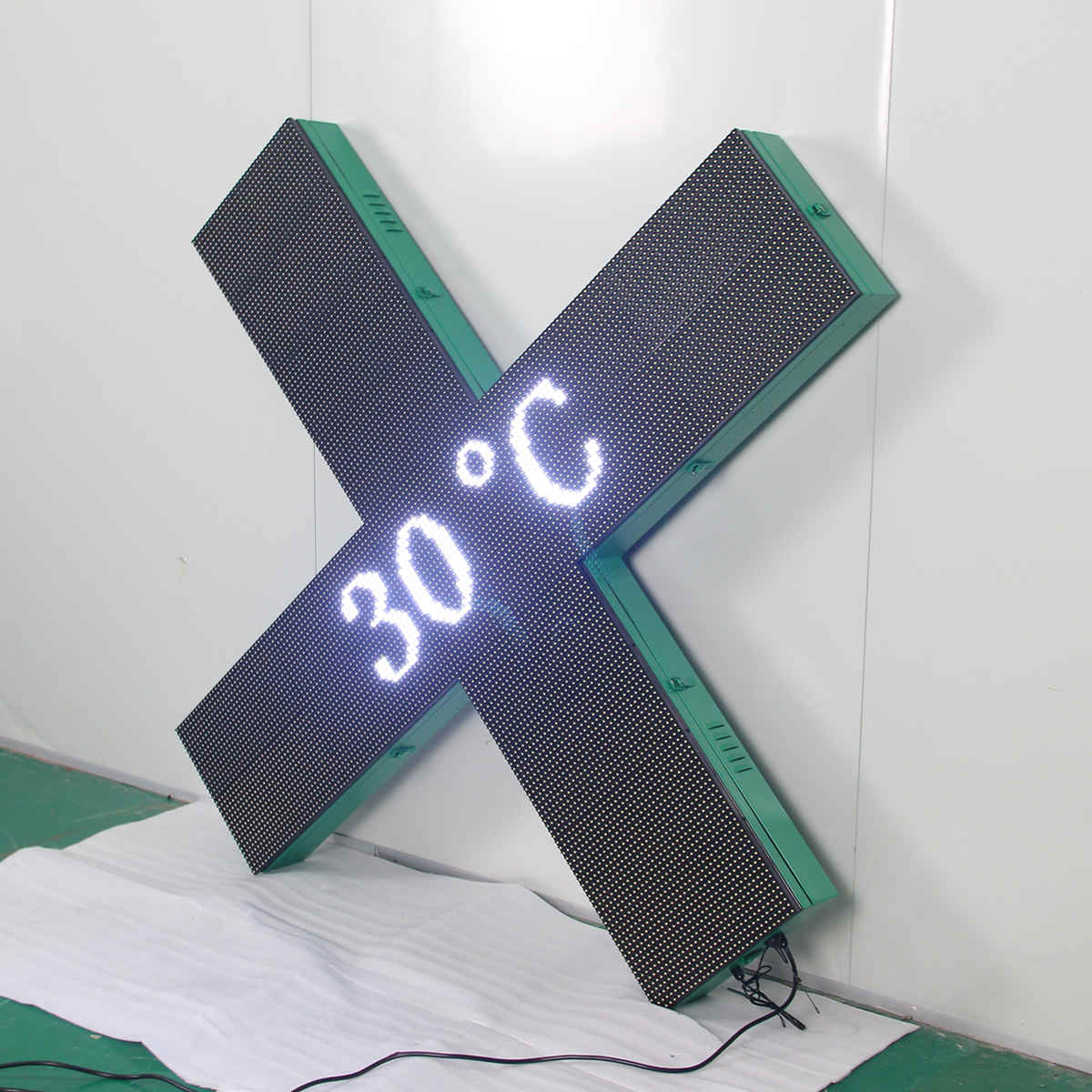 cross led screen